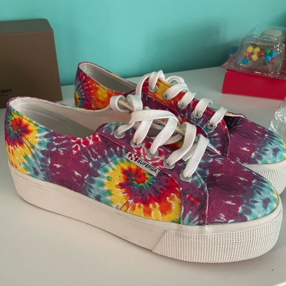Brand New Superga Tie Dye Woman’s 7 Platform Sneaker - Picture 3 of 4